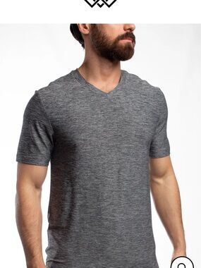 LEG3ND 'Breathe' Heathered Gray V-Neck Active Top